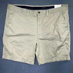 St. John’s Bay Shorts Men’s 44 khaki above knee comfort stretch NWT (0214)